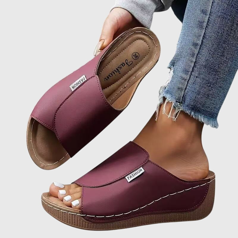 Bríd | Classic Walking Sandals