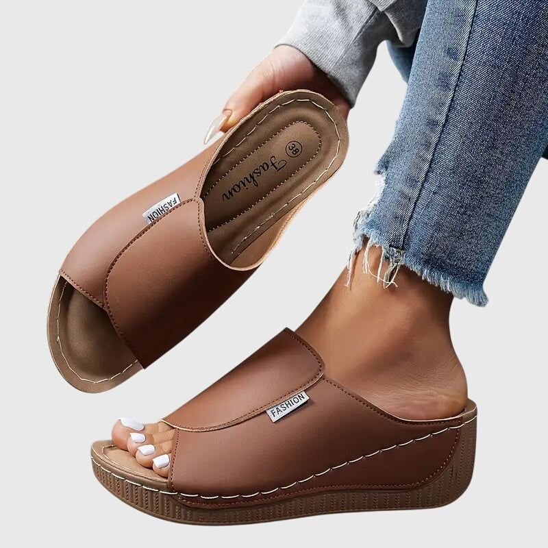 Bríd | Classic Walking Sandals