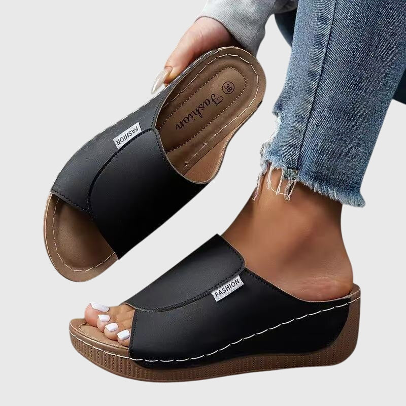 Bríd | Classic Walking Sandals