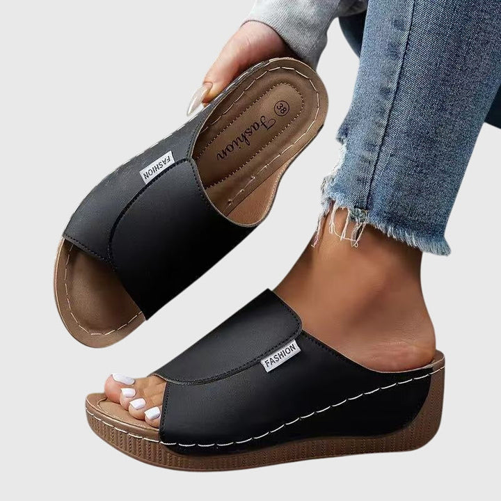 Bríd | Classic Walking Sandals
