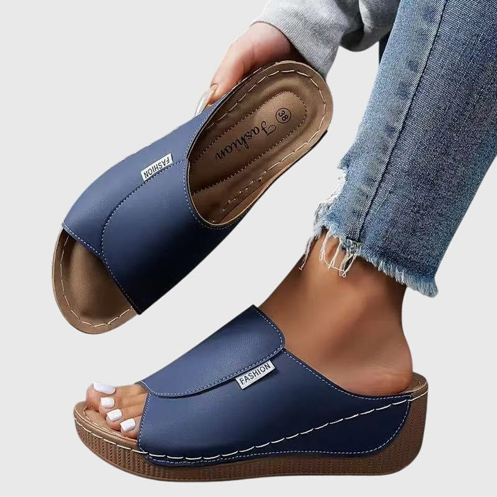Bríd | Classic Walking Sandals